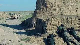 [Special Forces Movie] Enemy forces pursue with armored tanks, ambushed midway by special forces!