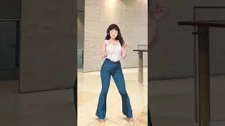 Jeans❤AI girl dancing 