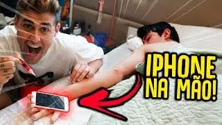 COLEI O IPHONE NA MÃO DO MEU IRMÃO!! - TROLLANDO MEU IRMÃO [ REZENDE EVIL ]