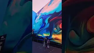giant art installation in London 🎨 🖼 🎭  🖥 🖥 🖥 🖥