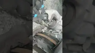 toyota prius 2010год замена колодок