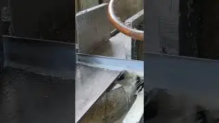 режет металл как нож масло! так ленточка пилит толстую стальную плиту