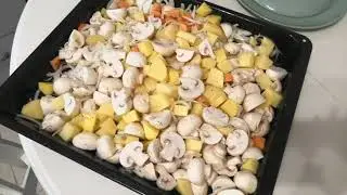Мраморная говядина с картошечкой и грибами в духовке.