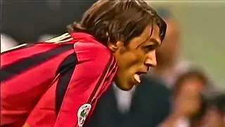 Which was Maldini's weak foot?