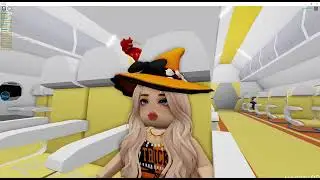 Playing Vacation Story in Roblox!
