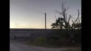 Эпичное столкновение поезда и автовоза. Жесть на жд переезде. #shorts