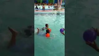 berenang sama yangTi, kkk Gwen, mas Rafa. #berenang #mainan #renang #kolam