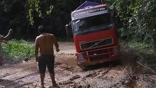 Peru, Struggling in the Jungle | Deadliest Roads