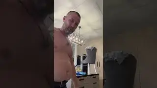 А вы когда пресс качаете ,у вас живот выпирает в перед ?)у меня чет выпер 🙈