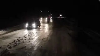 На границе ХМАО и Тюменской области, вот по таким дорогам мы ездим.