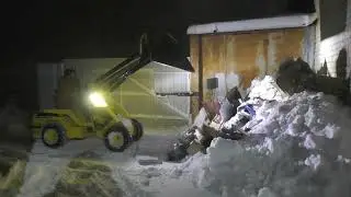 Helper 300 против погодных условий в Воронеже. Пробиваем дорогу домой! 30-35 см снега.