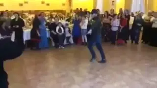 Иса классно танцует