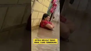 sad moment when mothers are pensive when the house is flooded ‼️ 