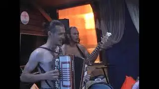Маруся от счастья слезы льет
