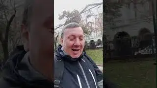 Сидит Такая, Шаурму Ест 