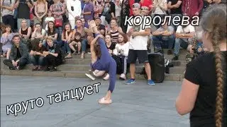 Танцы на майдане крутой маленькой девочки / Славко зажигает