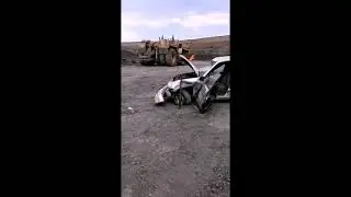 В Казахстане БелАЗ наехал на машину с людьми, из пострадавших только Suzuki.