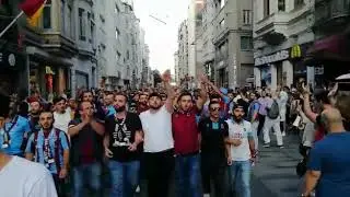 Trabzonspor taraftarından istiklal Caddesi çıkartması