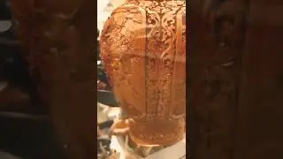 графичная ваза с микро свастиками
