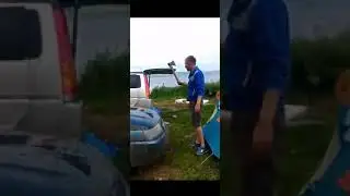 Антоха красава прарубил капот на сваём аппарате.