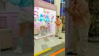chose a live mannequin for himself…😳🤭 