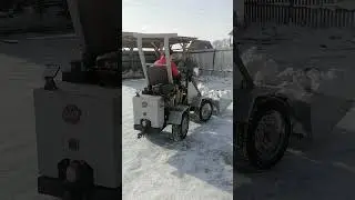 Весна! Вывозим снег с ограды