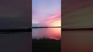 НЕРЕАЛЬНО КРАСИВЫЙ ЗАКАТ НАД ОЗЕРОМ #красивый#закат #волшебный#Sunset