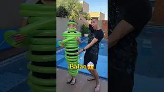 Teria coragem de pular na piscina com o corpo cheio de BALÃO😱 