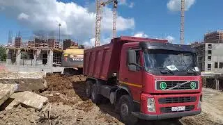 Экскаватор VOLVO EC380DL и самосвал Volvo FM 400 компании Техоптимум