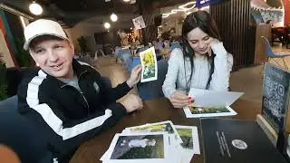 Стас и Алла смотрят фотографии