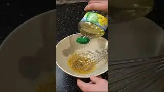 Easy homemade Aioli sauce / Garlic mayonnaise