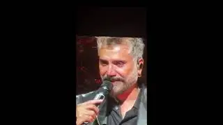 Alejandro Fernandez llorando por su padre