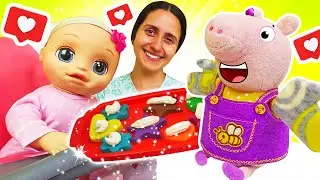 Prepariamo i biscotti per la bambola Baby Alive! Giocattoli di Peppa e giochi di cucina per bambini
