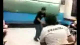 Tonhão dançando na aula - Objetivo Americana 2ºA 2010