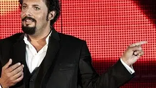 Enrico Brignano - Sveglia, caffè, aeroporto... Metal detector