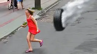 Cei mai NOROCOSI Oameni Suprinsi pe Camera
