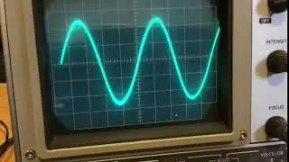 1966 Fender champ amp output power tested on an oscilloscope