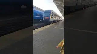 Красивый новый 🚆 поезд 
