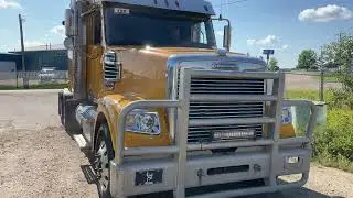 2016 Freightliner SD122 T/A Semi Truck
