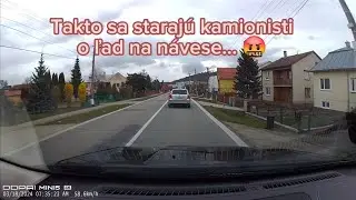 Ľad z návesu kamióna ohrozuje dopravu.