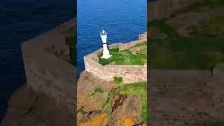 Denizin ortasında bir kale