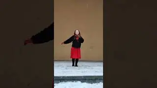 Говорит, что любит, только мне не верится!