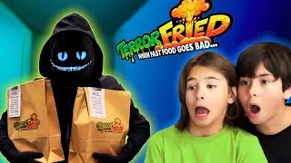 ¡Pedimos COMIDA y el repartidor oscuro trae TERROR FRIED! 🍗👻 ¡Una Entrega Espeluznante!