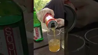 БАБУШКА ВПЕРВЫЕ ПРОБУЕТ СОДЖУ🍻