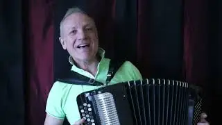 Голуби целуются на крыше!!! ***Василий Стахун***bayan accordion