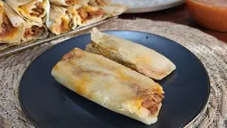 Tamales de Puerco Con mole y Queso