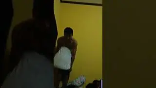 Orang lagi mau ganti sempak MR.P nya keliatan ? endingnya bikin ketawa