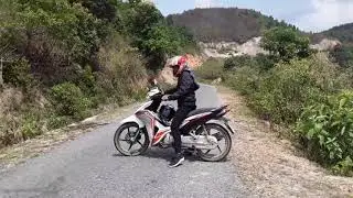 Đường đi chơi ở vùng núi cao và mắt mẹ oxy đồng đều đi chơi rất là vui các bạn ơi