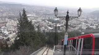 Спускаемся на фуникулёре. Тбилиси. Грузия.