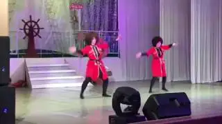 Взрослый состав группы мужской лезгинки